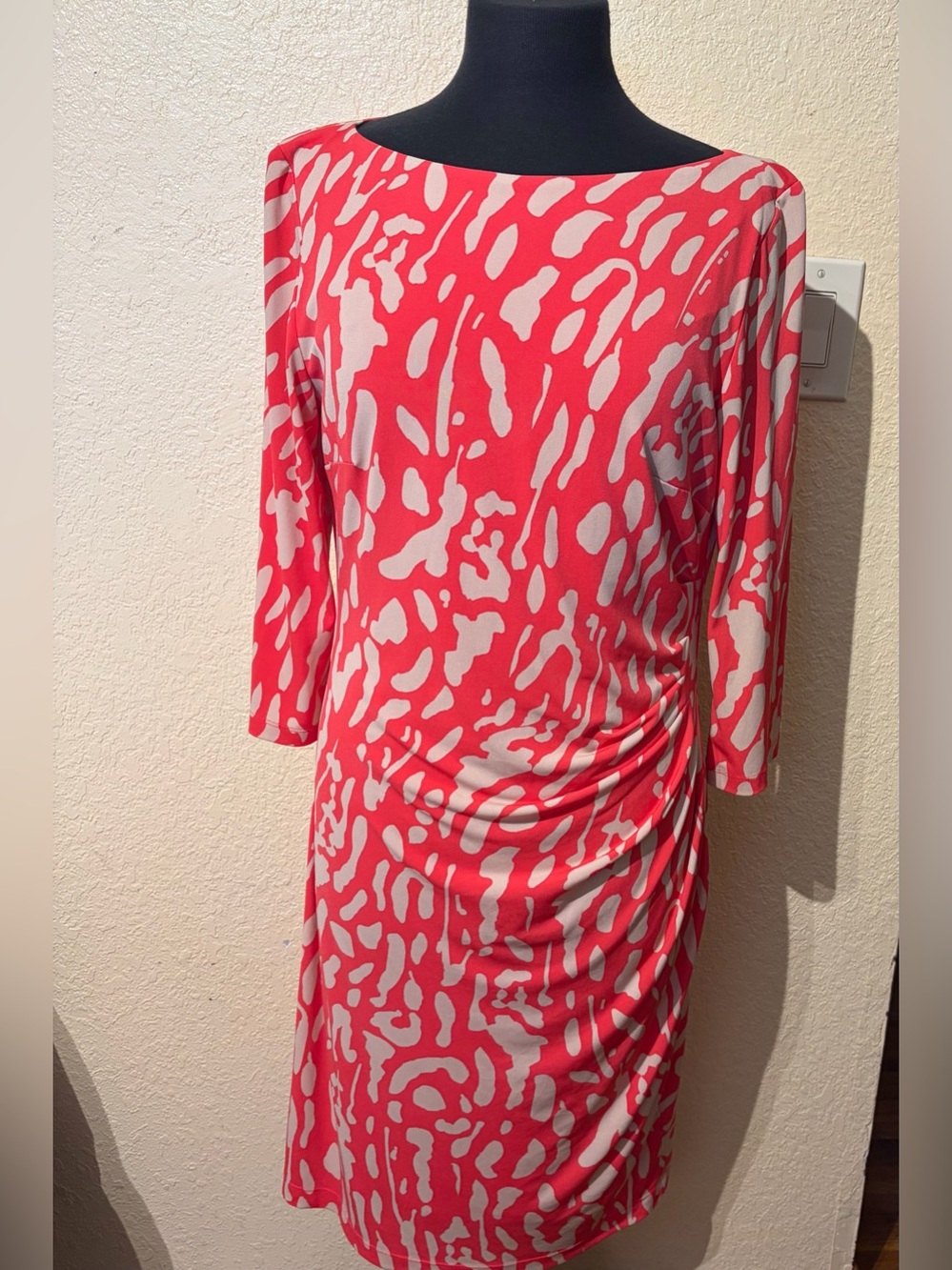 Vintage-Inspired Coral Pink Abstract Print Ruched Midi Dress